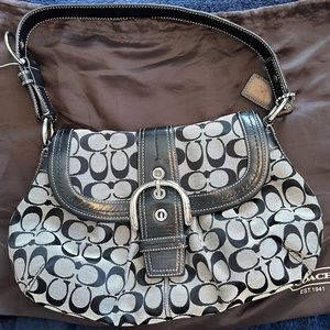 AUTHENTIC Coach shoulder bag